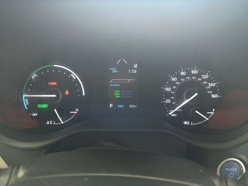 Used 2024 Toyota Sienna XLE FWD image 14