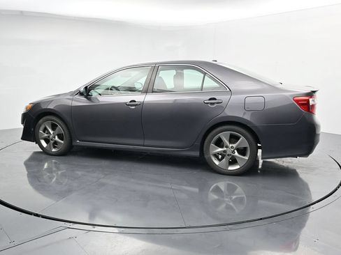 Used 2014 Toyota Camry SE w/ Leather Package FWD image 5