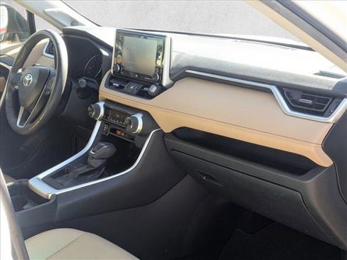 Used 2019 Toyota RAV4 XLE Premium image 21