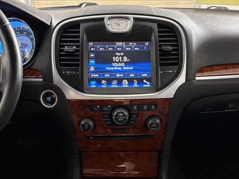 Used 2014 Chrysler 300 AWD image 19