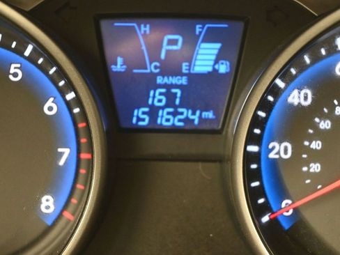 Used 2011 Hyundai Tucson GLS image 16