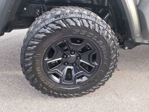 Used 2020 Jeep Gladiator Sport image 5