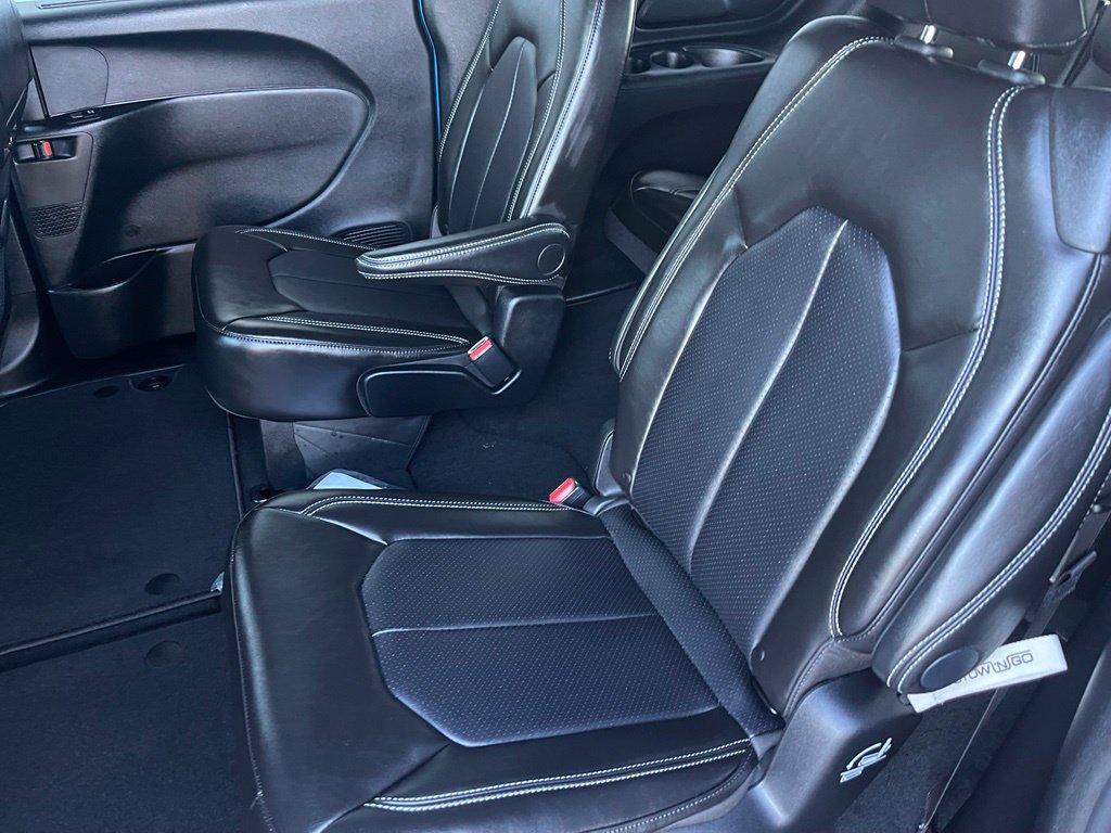 New 2027 Chrysler Pacifica Select FWD image 11