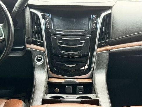 Used 2015 Cadillac Escalade ESV Luxury AWD/4WD image 27