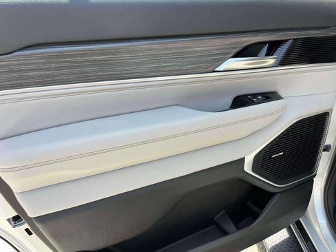 Used 2024 Jeep Wagoneer Series II w/ Flexible Seating Group RWD image 15