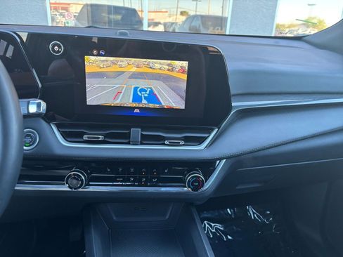 Used 2025 Chevrolet Equinox LT image 18