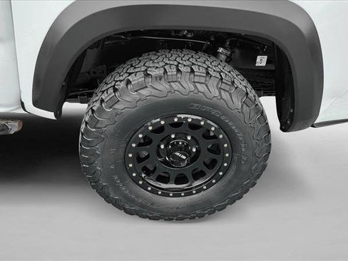 Used 2017 Toyota Tacoma TRD Off-Road w/ Tow Package (A/T) image 9