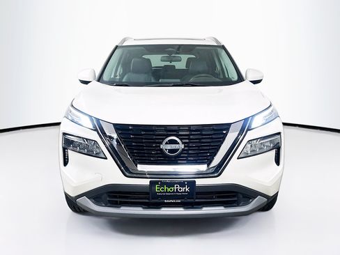 Used 2023 Nissan Rogue SV w/ SV Premium B Package FWD image 2
