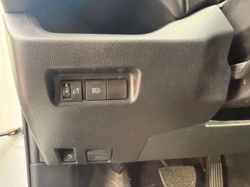 Used 2021 Toyota RAV4 LE image 11