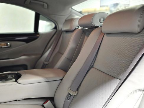 Used 2007 Lexus LS 460 RWD image 36