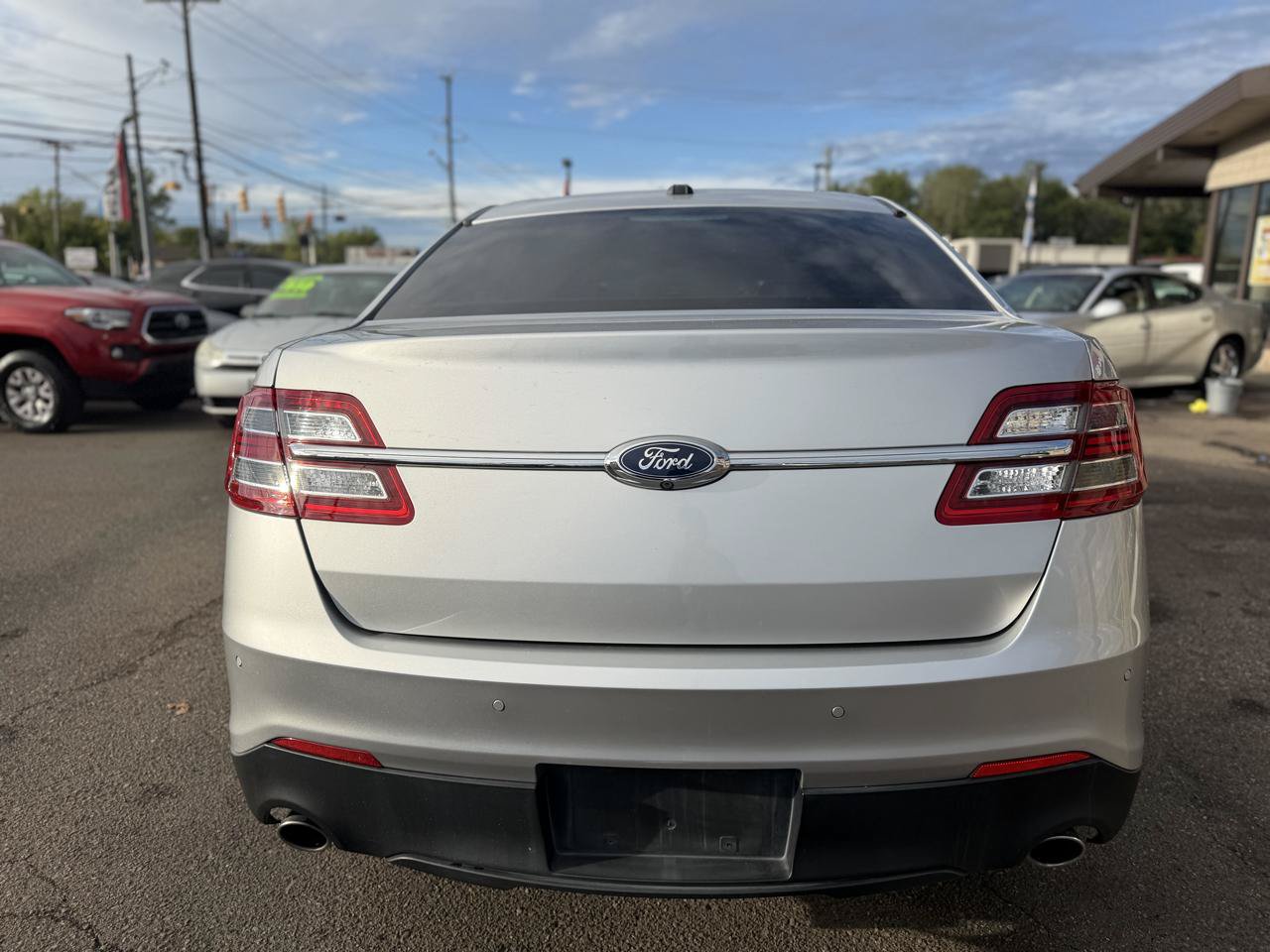 Used 2015 Ford Taurus SEL FWD image 7