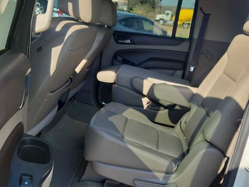 Used 2017 Chevrolet Suburban LT w/ LT Signature Package image 7