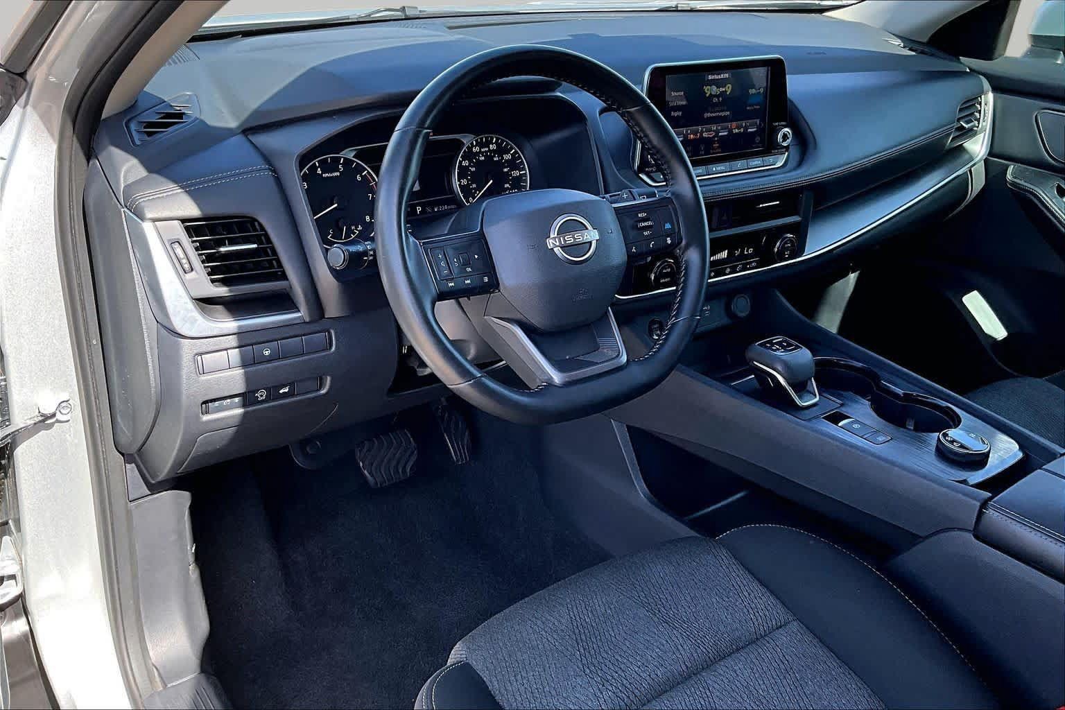 Used 2025 Nissan Rogue SV AWD/4WD image 18