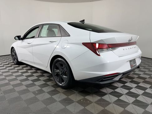 Used 2021 Hyundai Elantra SEL w/ Convenience Package image 3