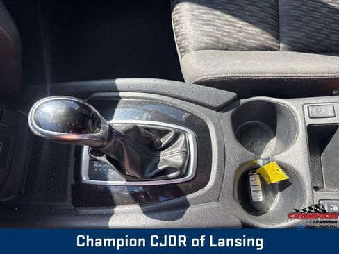Used 2019 Nissan Rogue SV FWD image 26