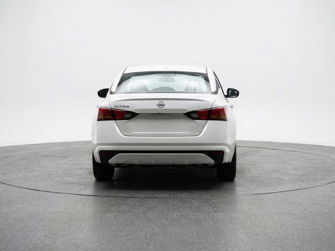 Used 2025 Nissan Altima 2.5 SV FWD image 7