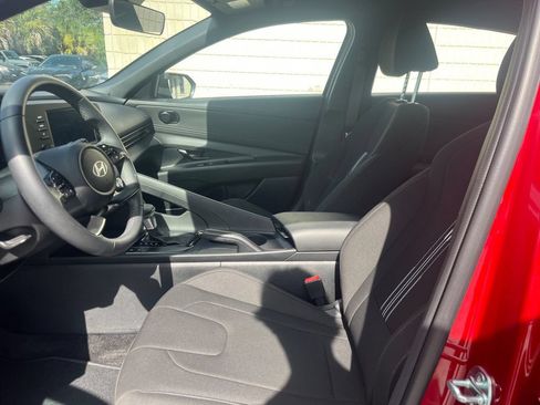 Used 2025 Hyundai Elantra Sport FWD image 11
