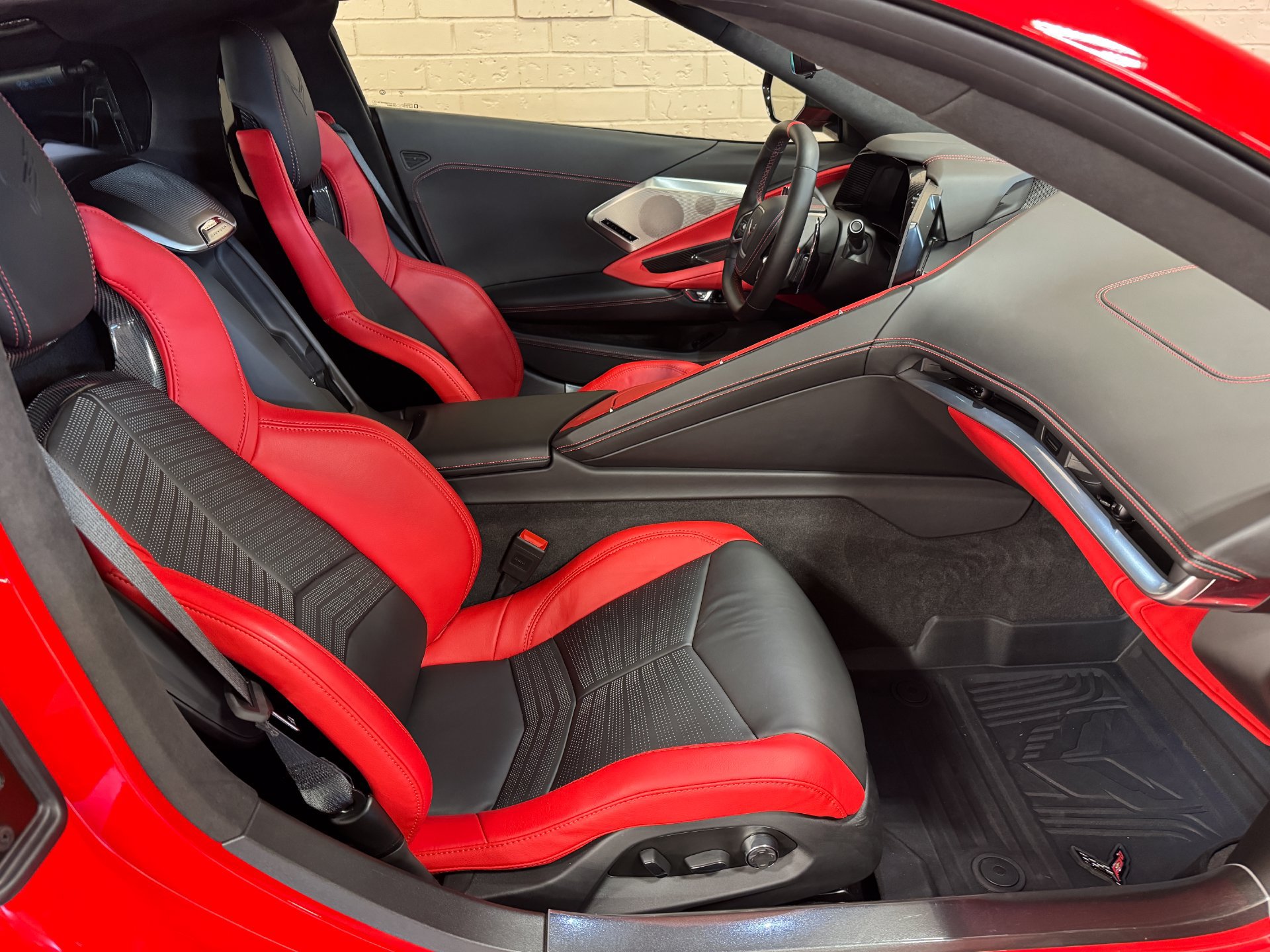 Used 2025 Chevrolet Corvette Stingray Premium Cpe w/ Z51 Performance Package RWD image 37