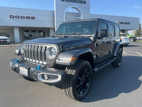 Used 2022 Jeep Wrangler Unlimited Sahara AWD/4WD image 3