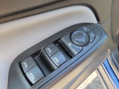 Used 2023 Chevrolet Equinox LS w/ LS Convenience Package FWD image 8