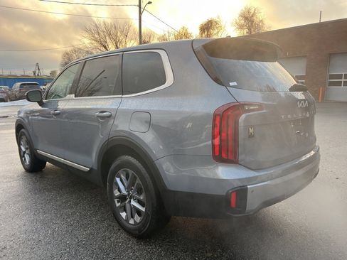 Used 2023 Kia Telluride LX image 3