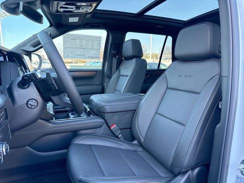 New 2026 GMC Yukon Denali w/ Sun & Power Step Package image 13