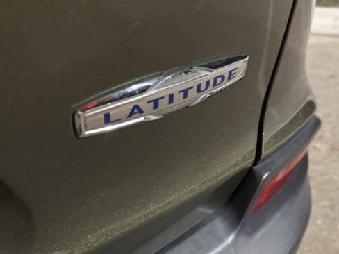 Used 2019 Jeep Cherokee Latitude Plus w/ Comfort/Convenience Group image 8