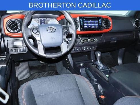 Used 2018 Toyota Tacoma TRD Off-Road w/ Technology Package AWD/4WD image 26