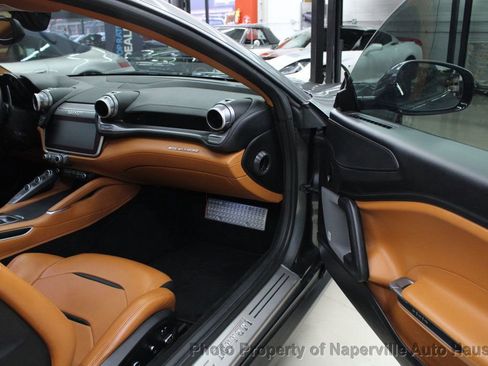 Used 2017 Ferrari GTC4Lusso AWD image 41