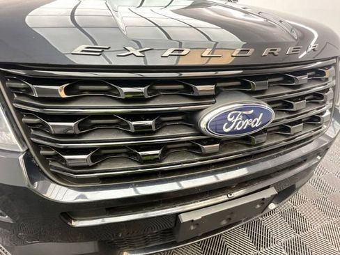 Used 2017 Ford Explorer Sport w/ Equipment Group 401A AWD/4WD image 27