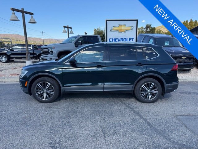 Used 2018 Volkswagen Tiguan SEL w/ 3rd Row Seat Package AWD/4WD image 3