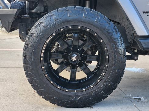 Used 2016 Jeep Wrangler Unlimited Sahara image 11