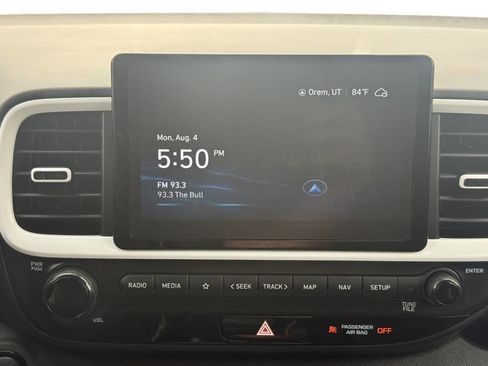 Used 2023 Hyundai Venue Limited image 17