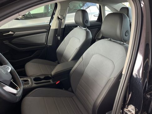 Used 2025 Volkswagen Jetta SE image 27