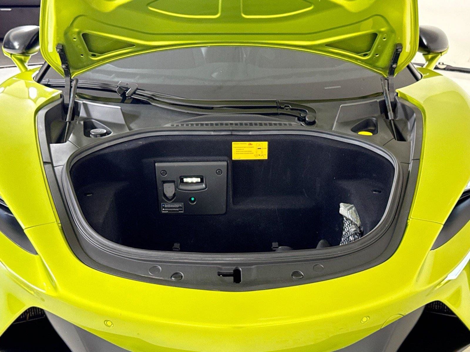 Used 2023 McLaren Artura RWD image 25