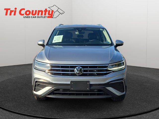 Used 2022 Volkswagen Tiguan SE AWD/4WD image 2