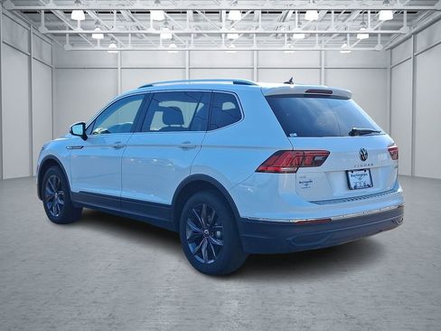 Certified 2023 Volkswagen Tiguan SE w/ Panoramic Sunroof Package image 4