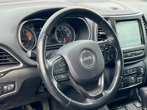 Used 2019 Jeep Cherokee Trailhawk w/ Cold Weather Group AWD/4WD image 16