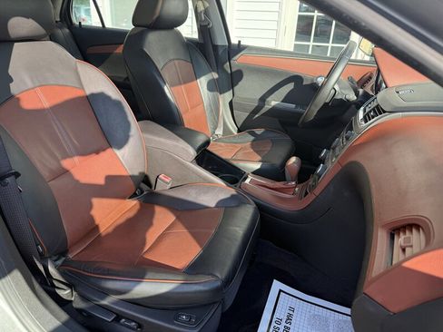Used 2010 Chevrolet Malibu LTZ w/ HFV6 Engine Package image 12