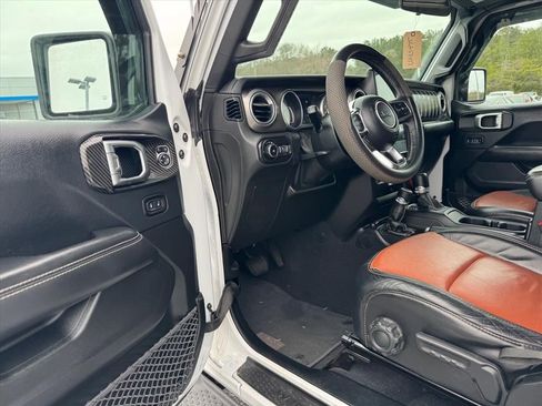 Used 2018 Jeep Wrangler Unlimited Sahara w/ Cold Weather Group image 12