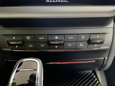 Used 2024 Maserati Ghibli Trofeo image 33