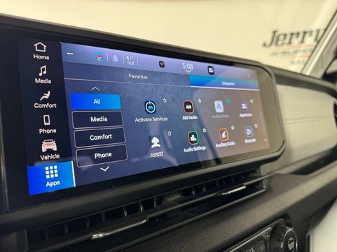 Used 2024 Jeep Gladiator Sport AWD/4WD image 20