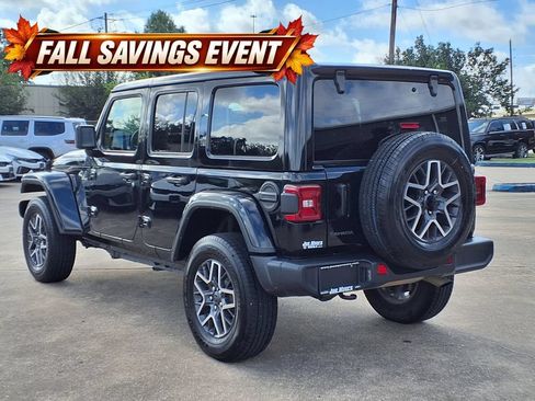 Used 2025 Jeep Wrangler Unlimited Sahara AWD/4WD image 2