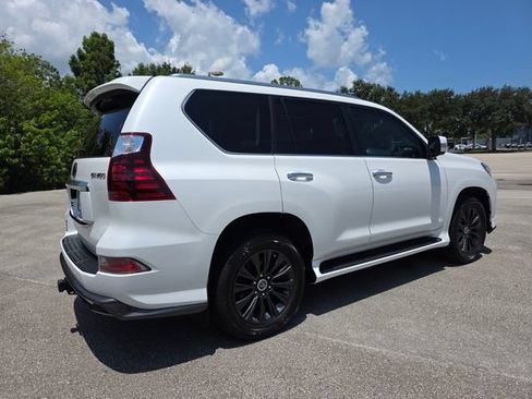 Used 2022 Lexus GX 460 Luxury w/ Sport Design Package AWD/4WD image 3