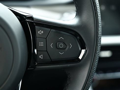 Used 2025 Lotus Emira RWD image 43