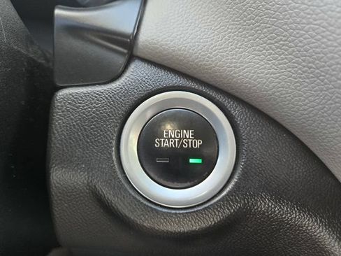 Used 2019 Chevrolet Equinox LT w/ Sun & Navigation Package FWD image 21