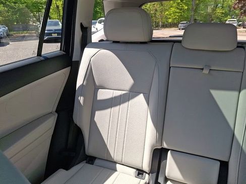Used 2023 Volkswagen Tiguan SE w/ Panoramic Sunroof Package AWD/4WD image 18
