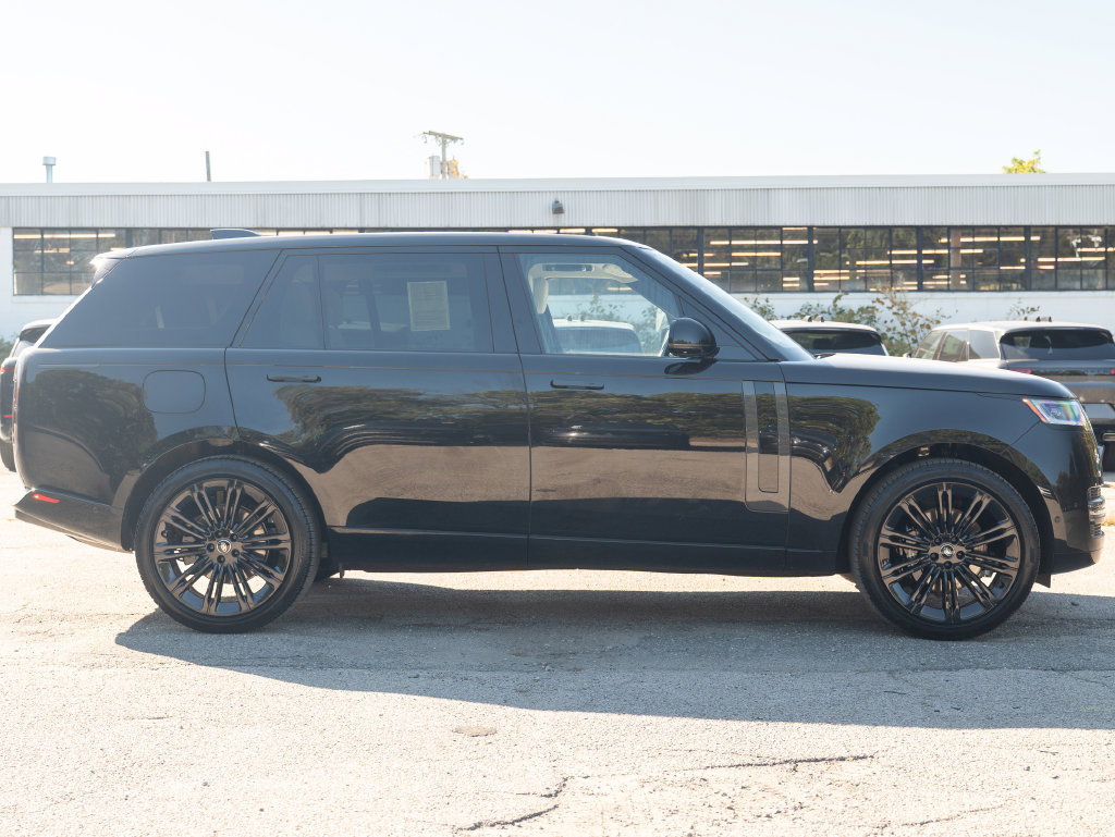 Used 2025 Land Rover Range Rover Long Wheelbase SE AWD/4WD image 8