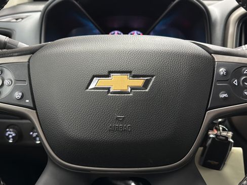 Used 2022 Chevrolet Colorado Z71 w/ Z71 Midnight Edition AWD/4WD image 16