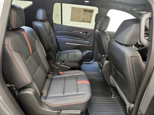 Used 2025 Chevrolet Traverse RS FWD image 34